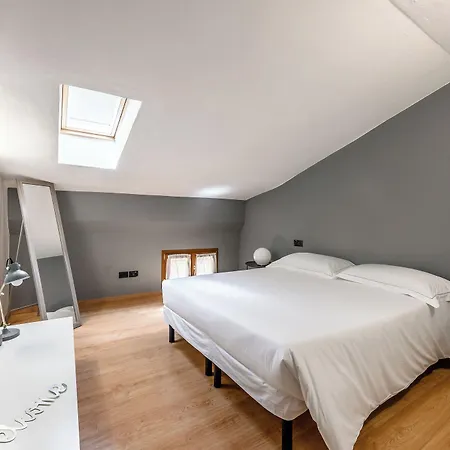 Emilia Apartahotel 4*