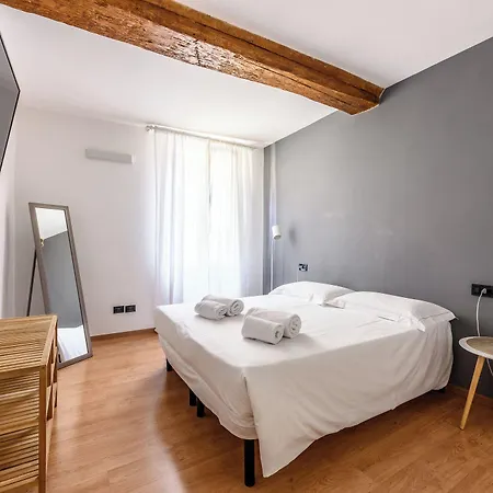 Emilia Apartahotel