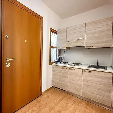 Emilia Apartahotel 4*